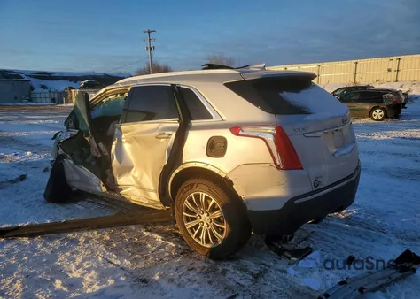 2017 Cadillac Xt5 Luxury z USA, uszkodzony, nr VIN 1GYKNDRS5HZ288346